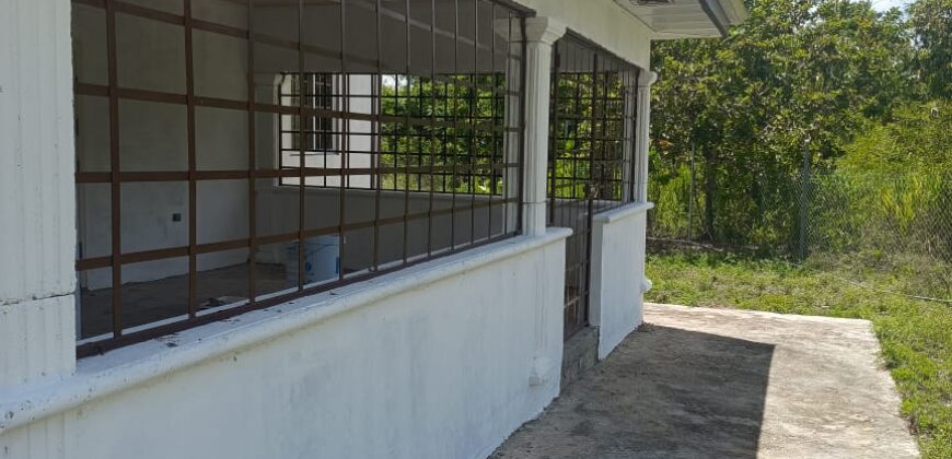 2 Bedroom  Property on 5 Acre Parcel of Land, Freeport. $1,000,000.00