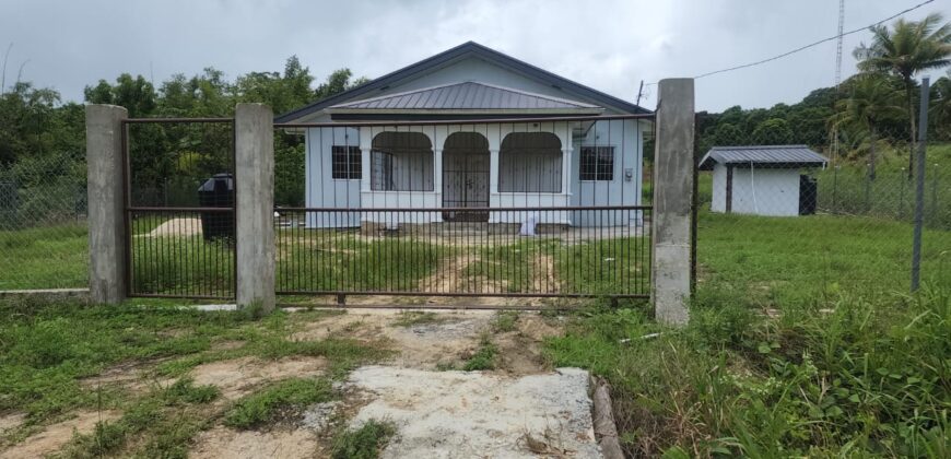 2 Bedroom  Property on 5 Acre Parcel of Land, Freeport. $1,000,000.00